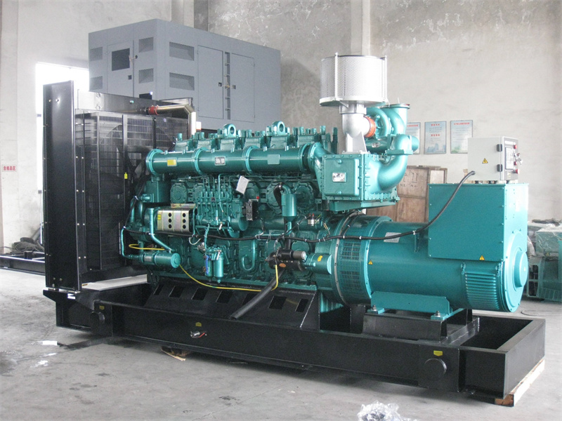五峰200KW 柴油发电机的油耗是多少?